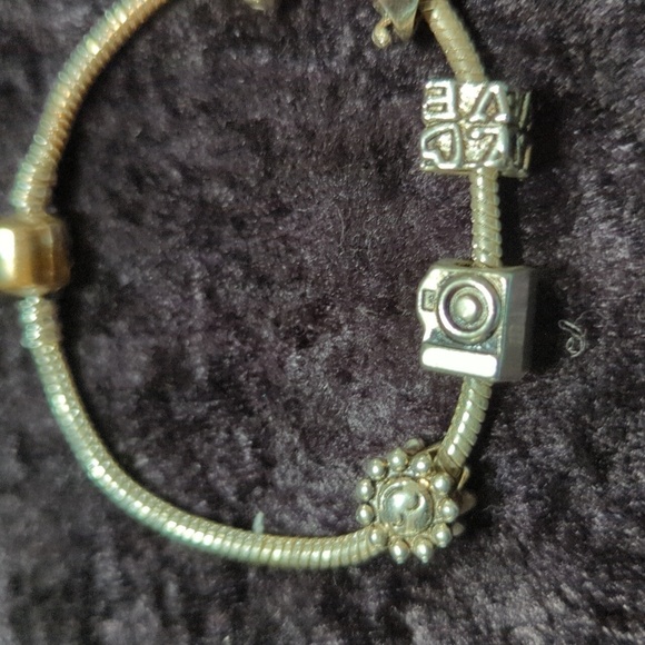 Unmarked Silver Tone Charm Bracelet Trophy, Anchor, Sun, Camera, Love - Picture 3 of 5